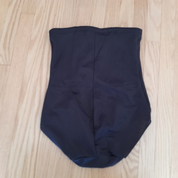 Black Miraclesuit Shapewear - Picture 4 of 11